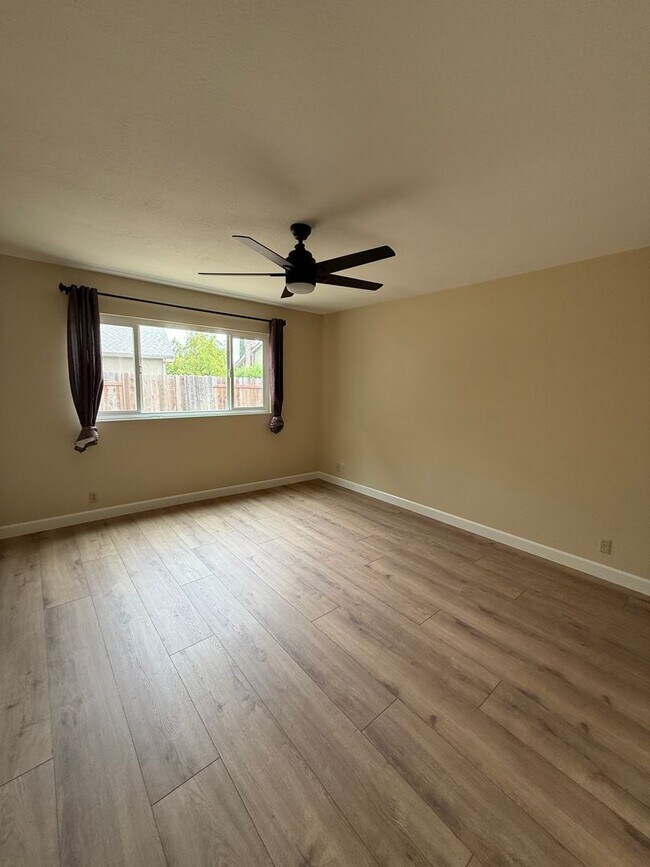 Building Photo - 2878 Cypress Way