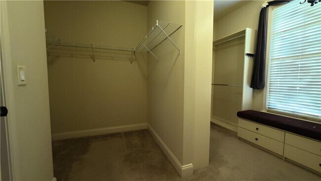 Building Photo - 3361 Lake McGinnis Dr