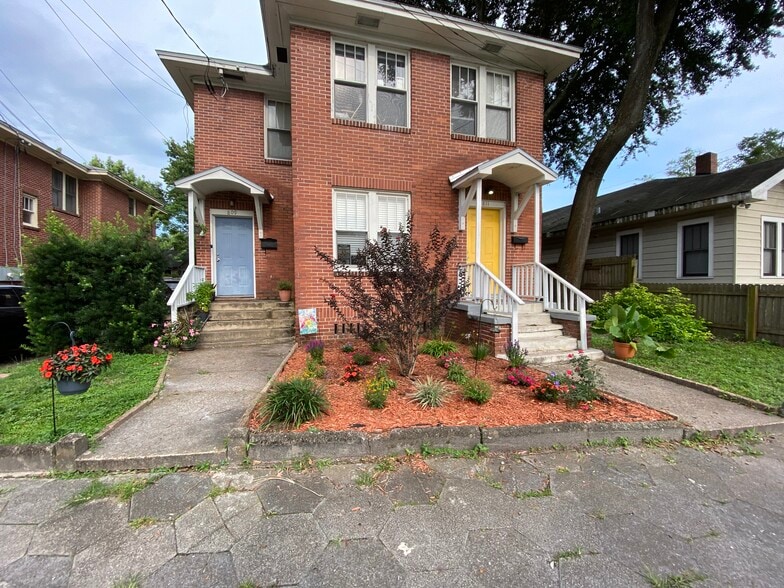 Front of Building - 809 Acosta Street