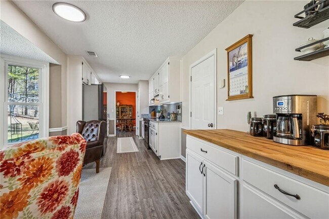 Building Photo - 1212 Torrey Pl SE