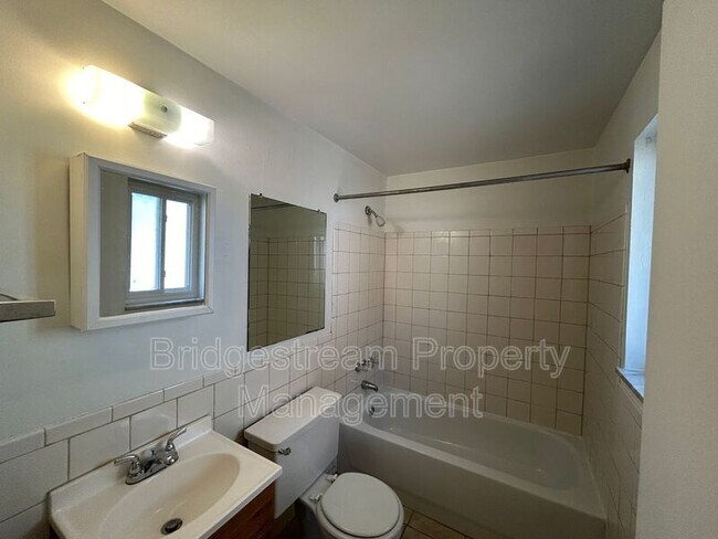 Building Photo - 1850A John Glenn Road