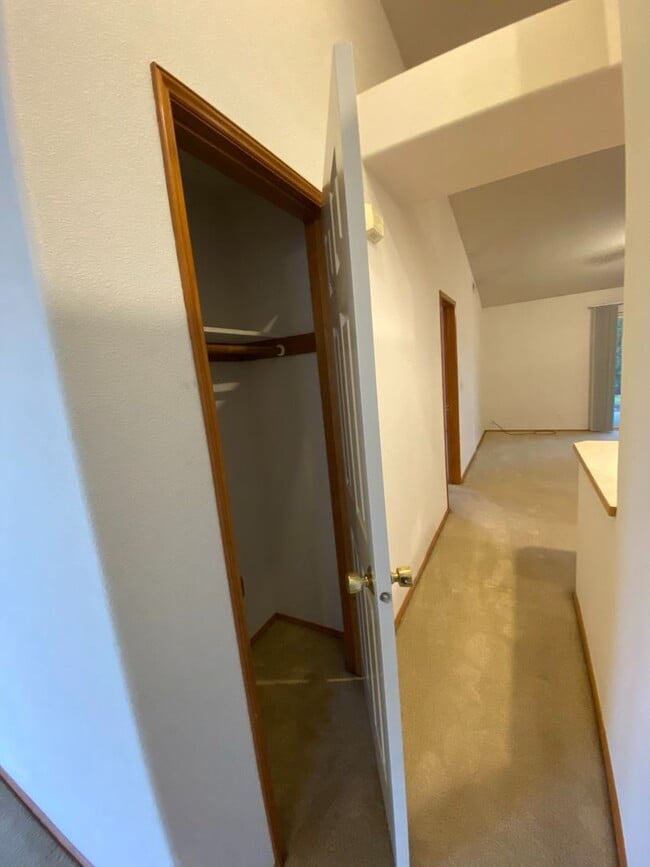 Building Photo - 8807 W Bonnie Ave