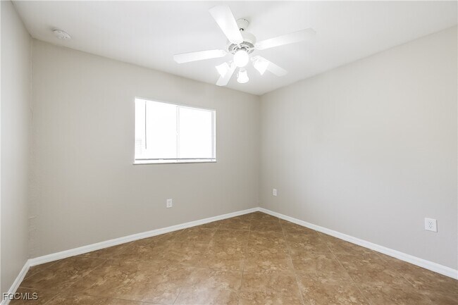 Building Photo - 1056 Summa Blvd