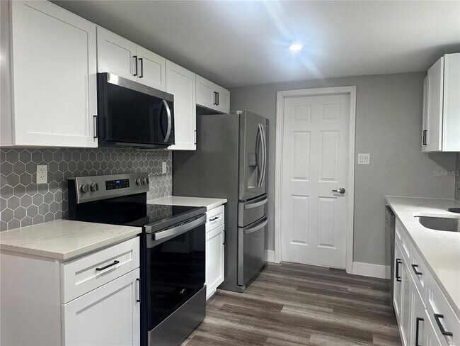 Building Photo - 12922 Post Rd