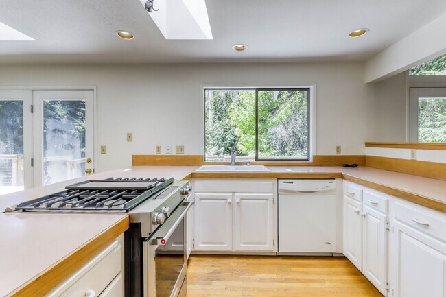 Building Photo - 3 Bedroom Home on Peaceful Property
