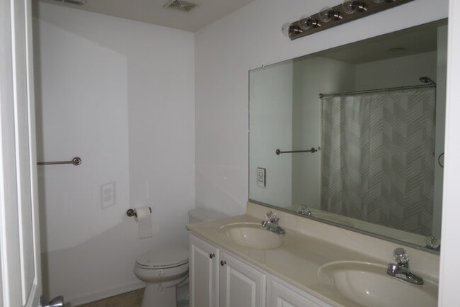 Building Photo - 5816 Reon Ct