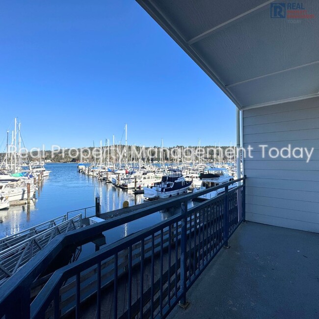 Building Photo - 2 Bedroom Condo in Gig Harbor!