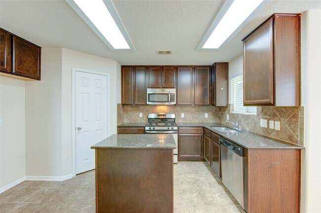 Building Photo - 14839 Fir Knoll Way