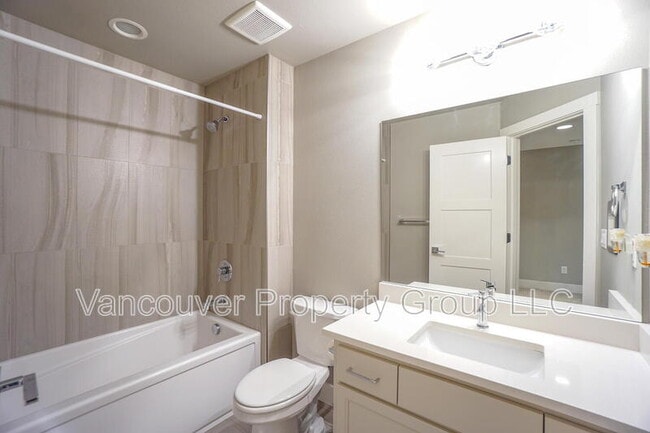 Building Photo - 11805 NE 108th St