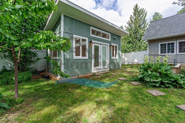Building Photo - 4 Bedroom 4 Bathroom Home with Attached 2-...