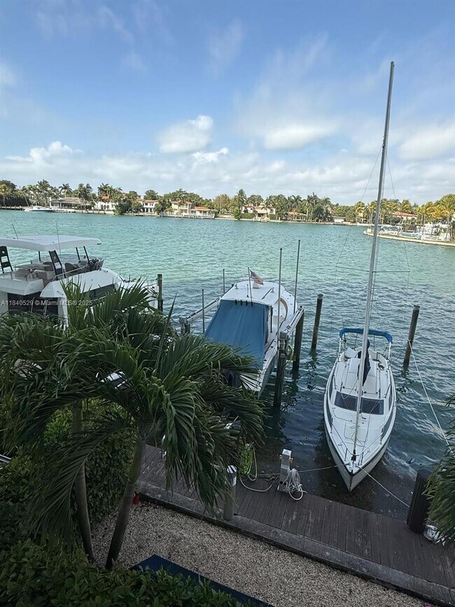 Building Photo - 5900 Collins Ave