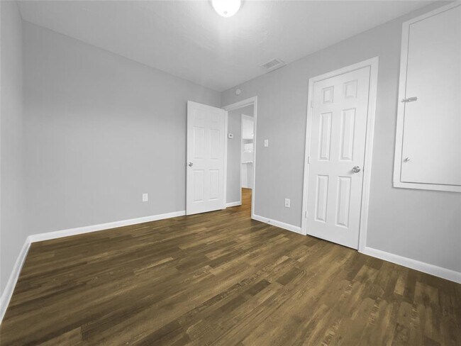 Building Photo - 3635 N MacGregor Way