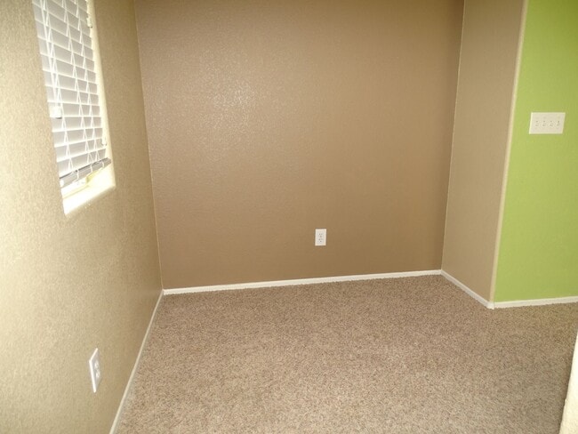 Building Photo - Mountains Edge 3 Bedroom and Loft Home