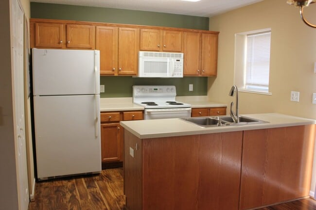 Building Photo - Two Master Suite Townhouse in Avalon Woods