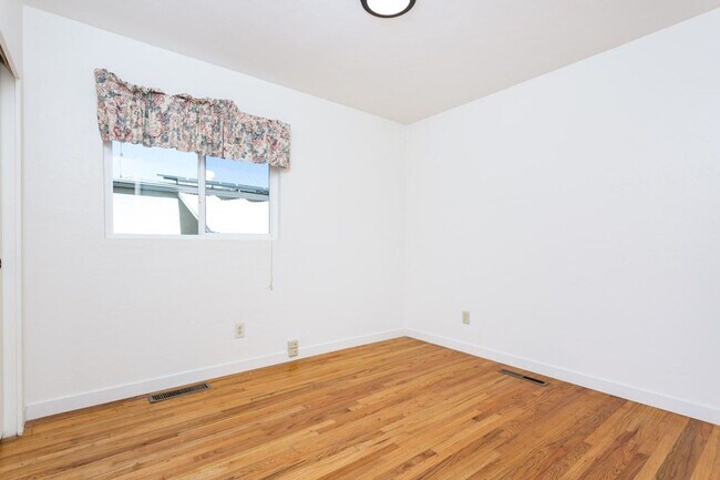 Building Photo - Large Traditional Home in La Mesa!