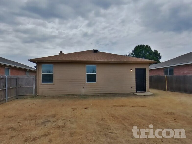 Building Photo - 925 Buffalo Springs Dr