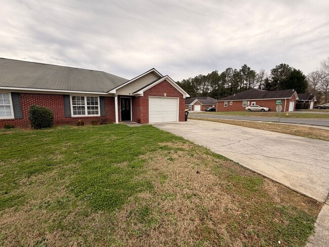 Building Photo - 110-112 Lyons Dr NW