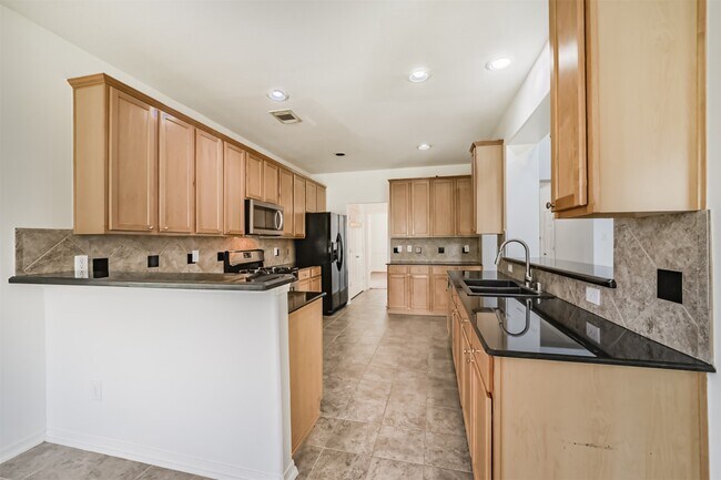 Building Photo - 315 Willow Pointe Dr