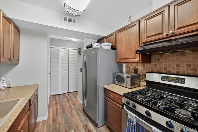 Building Photo - 1208 Whispering Hills Dr
