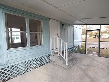 Building Photo - Beautifully Remodeled Lakefront Home | Spring-Fed Lake Views