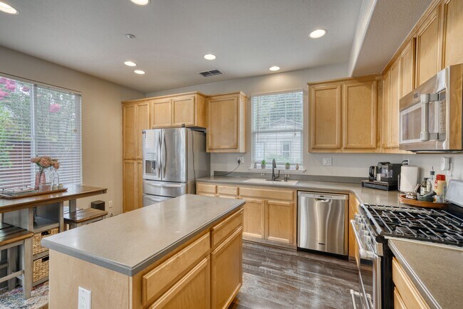 Building Photo - 5884 Cedarwood Cmn