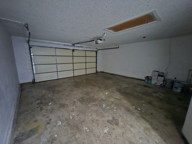 Building Photo - Beautiful 3 bed 2 bath house, Ready for Re...