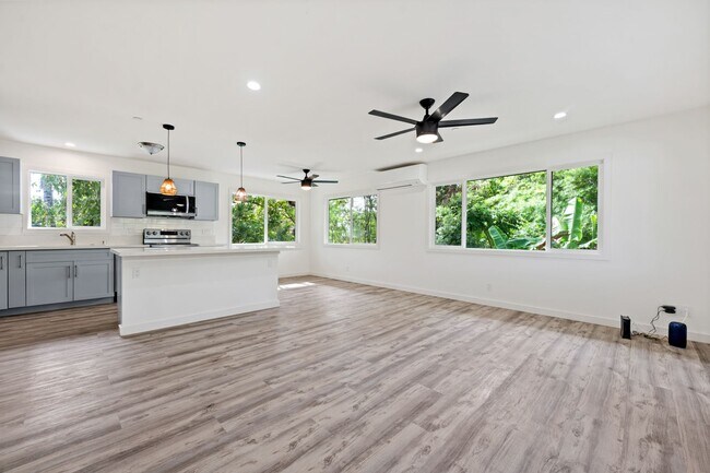 Building Photo - BK-1523