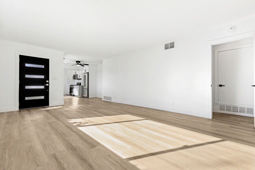 Building Photo - 205 Plymouth Dr