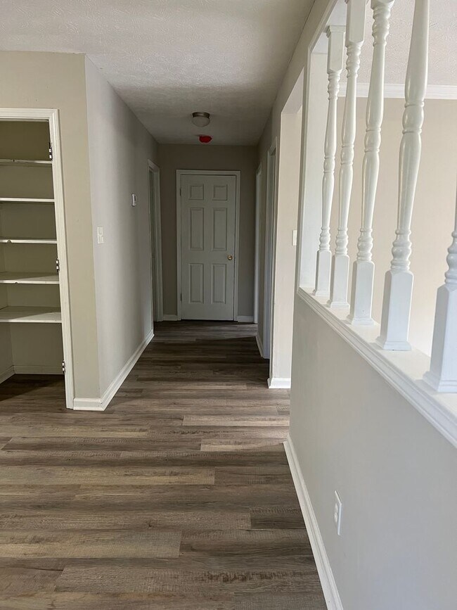 Building Photo - 8152/8156 Misty Lane