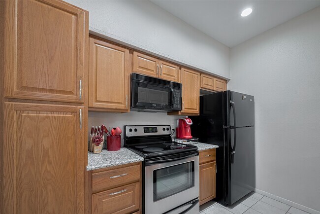 Building Photo - 2121 El Paseo St