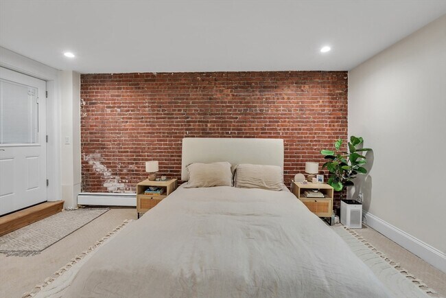 Building Photo - 103 Beacon St
