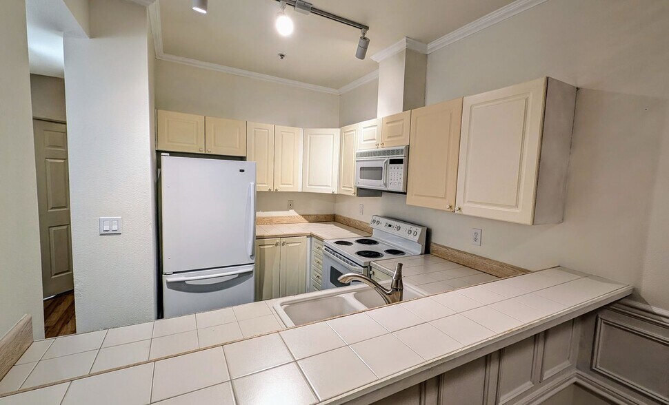 Building Photo - 12118 NE 171st Pl