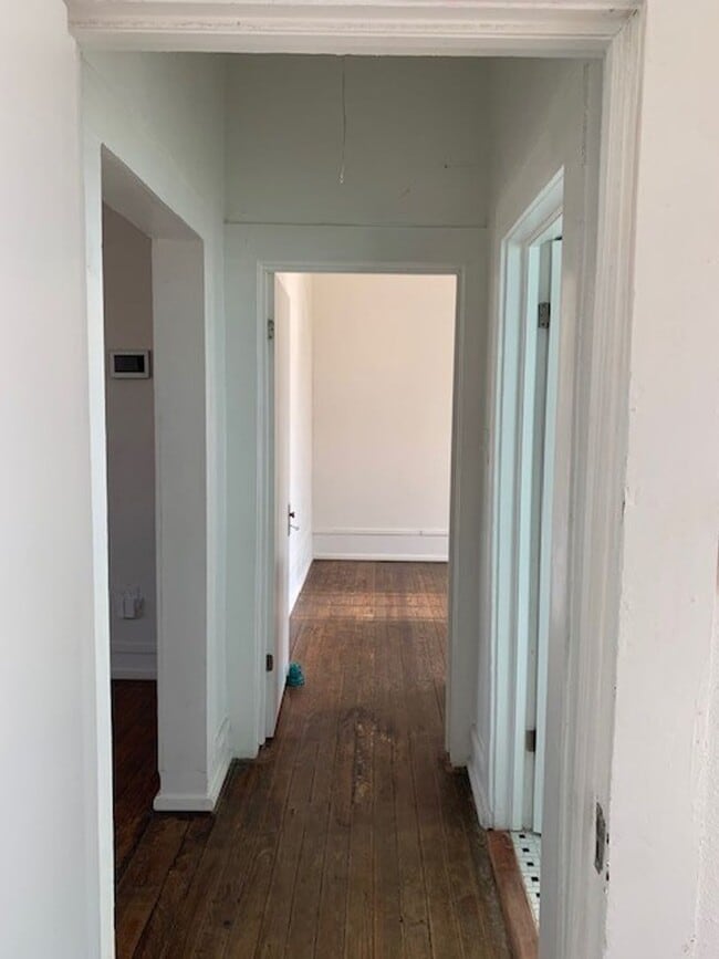 Building Photo - Fully Restored 2BR Classic Near Downtown Dignowity Hill