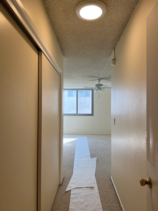 Building Photo - 8701 Delgany Ave
