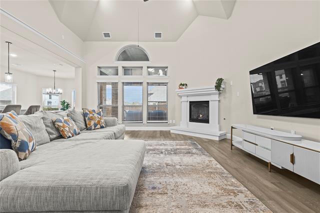 Building Photo - 14892 Hometown Dr