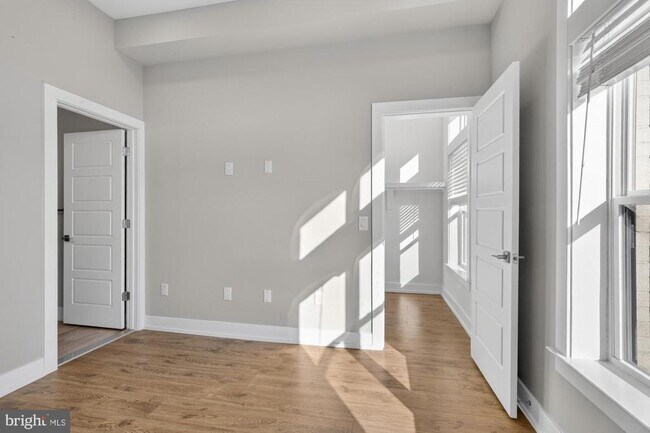 Building Photo - 2034 N Front St