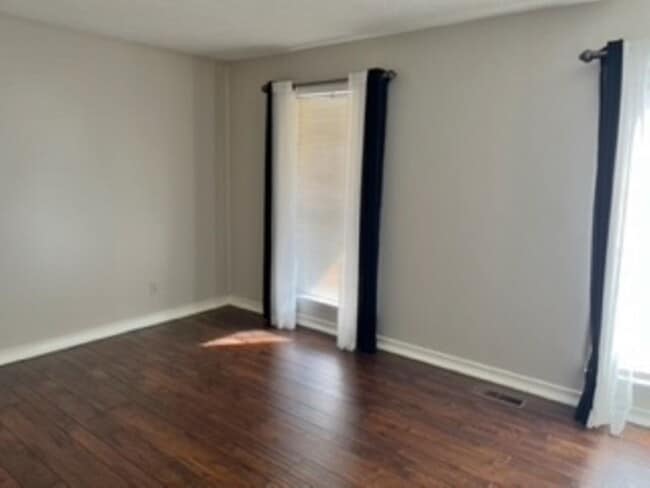 Building Photo - 3 Bedroom, 2 Bath home.