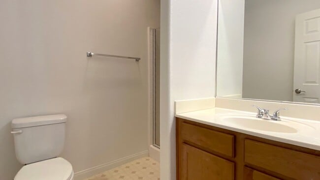 Building Photo - Great single story home 4 beds 3 baths in ...