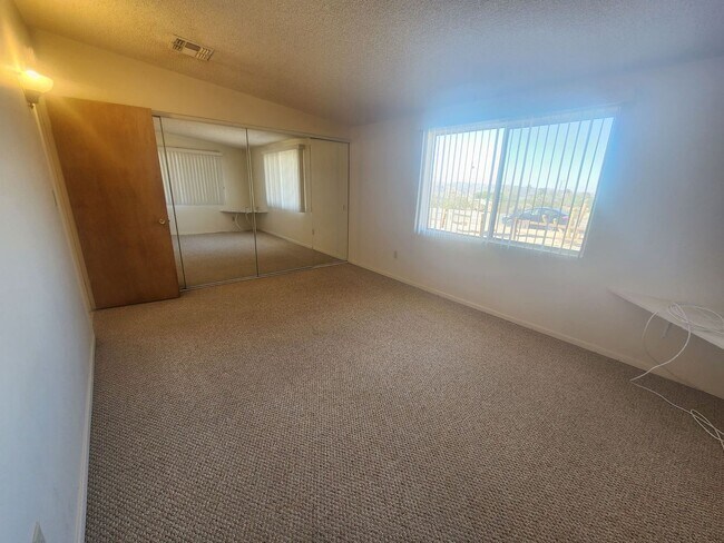 Building Photo - Beautiful 3 bedroom 2 Bath home in Indian Cove with a POOL!