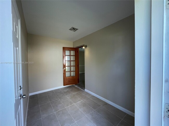 Building Photo - 4051 NE 17th Terrace