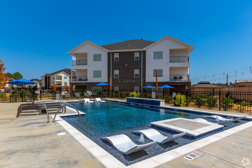 Resort-Style Pool - The Residences at Toler