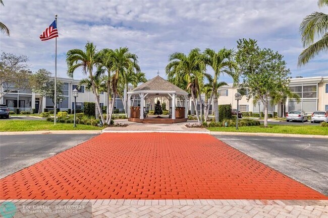 Building Photo - 160 Cypress Club Dr