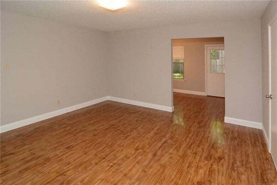 Building Photo - 925 Baldwin St