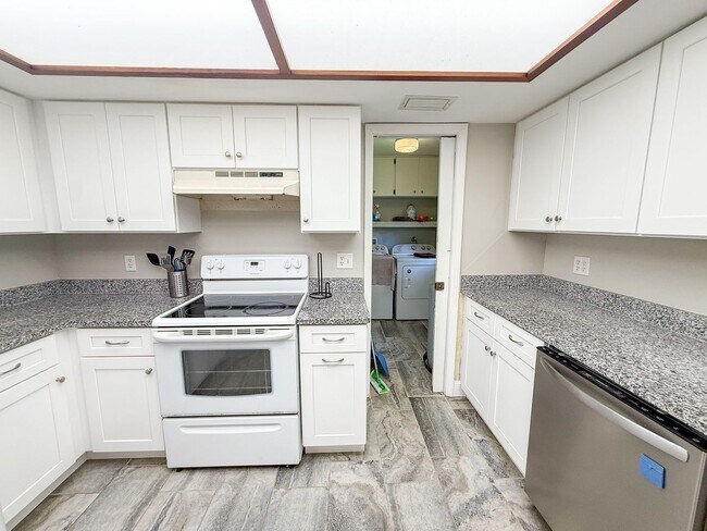 Building Photo - 305 NW 28th Terrace