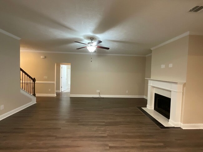 Building Photo - ****Rent Special***** 50% off the first rent charge payment. Ask for details!