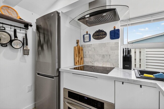 Building Photo - 4540 SW 28th Terrace