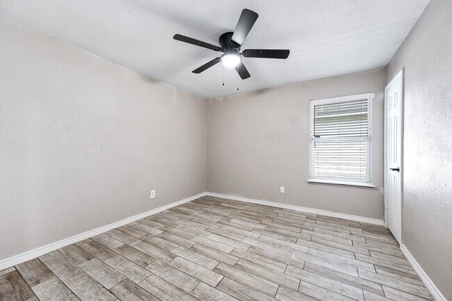 Building Photo - 9510 Barracuda Dr