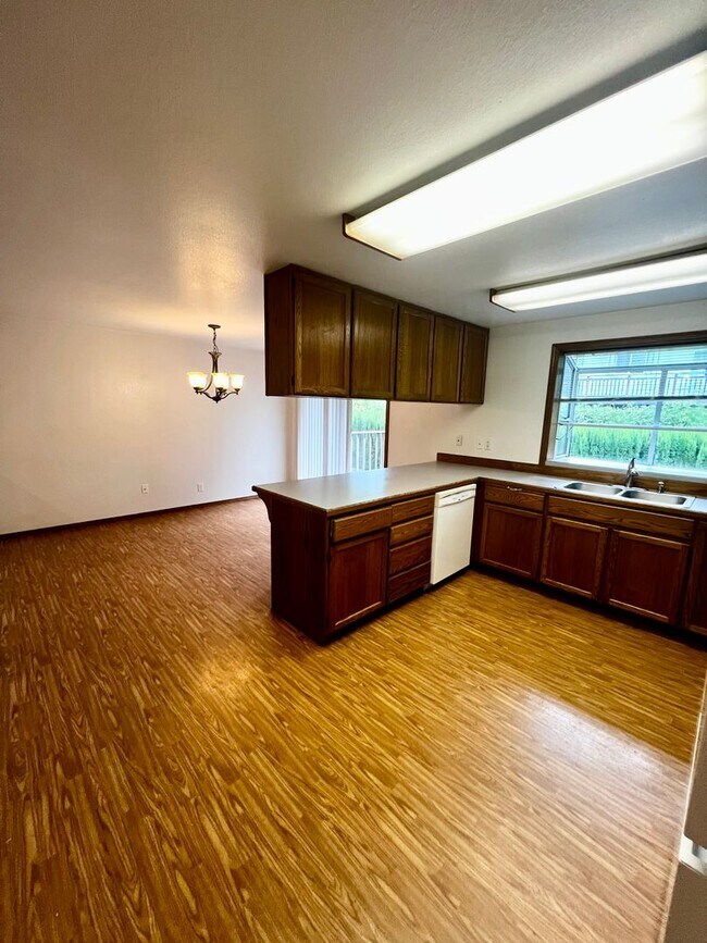 Building Photo - **** Application pending ****