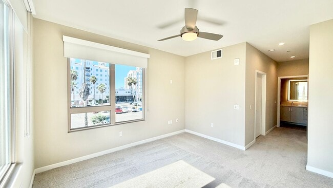Building Photo - Brand New High-Rise Condo Unit with Stunni...