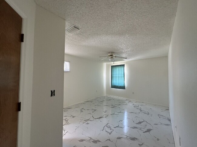 Building Photo - 4416 Englewood Rd